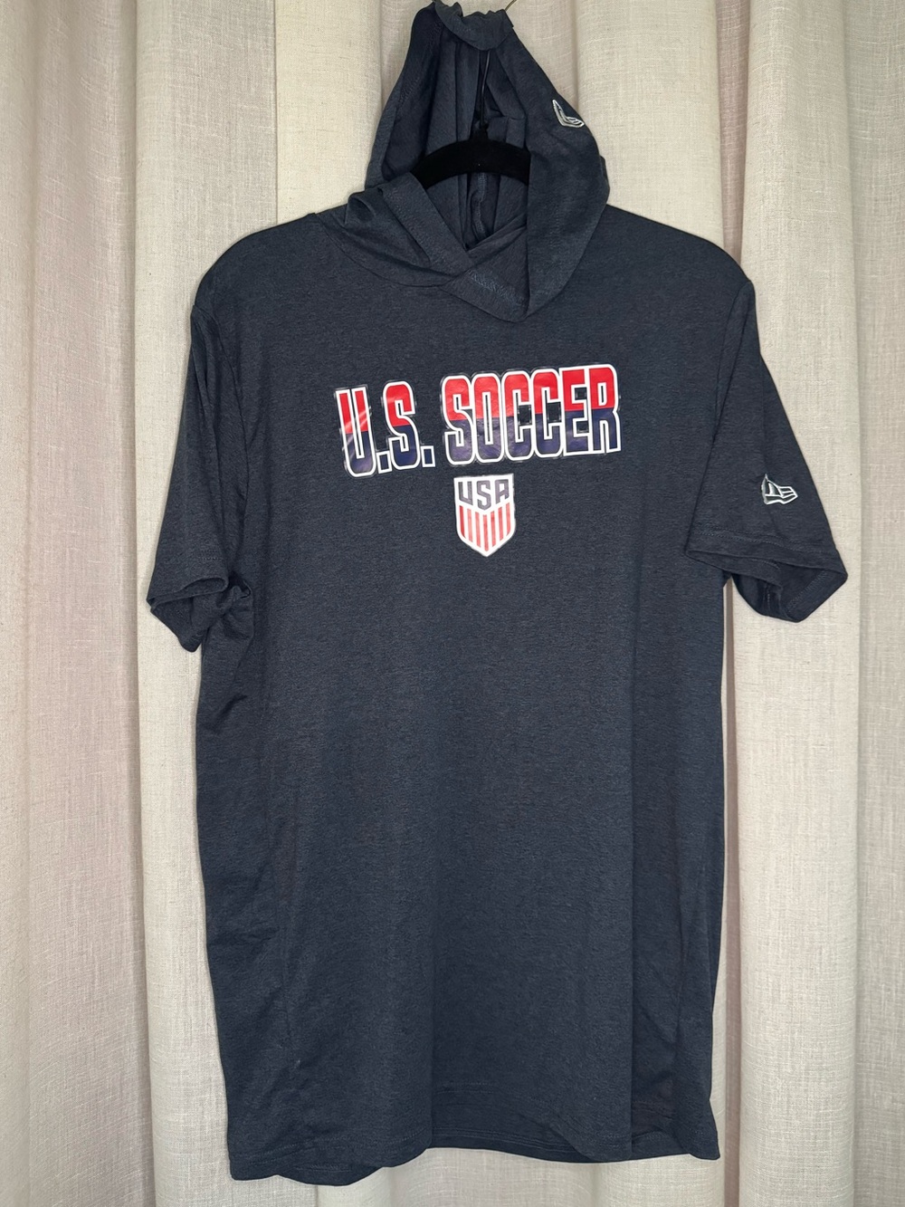 New Era US Soccer hooded athletic shirt Size Men’s Medium